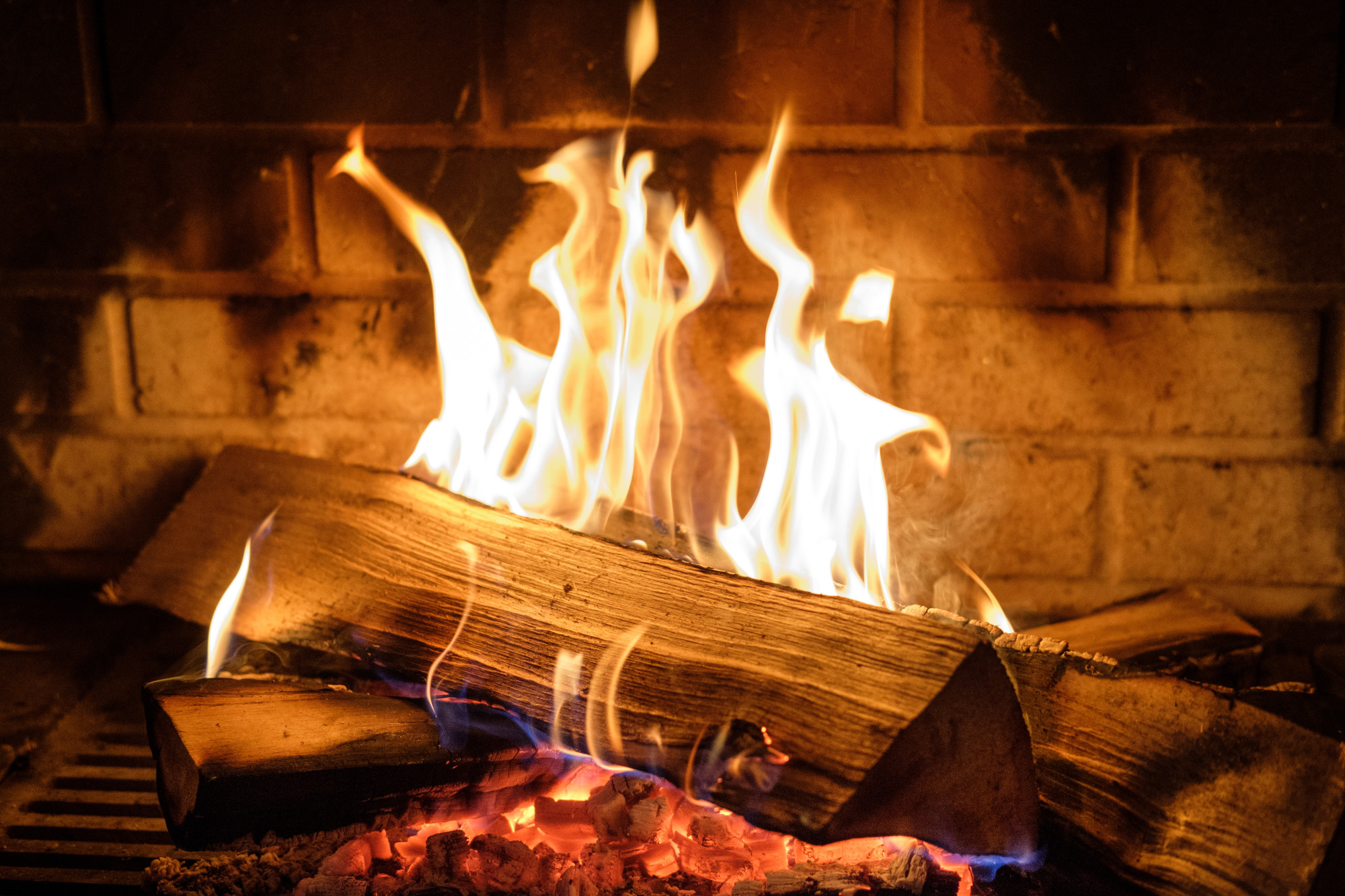 do electric fireplaces use a lot of electricity