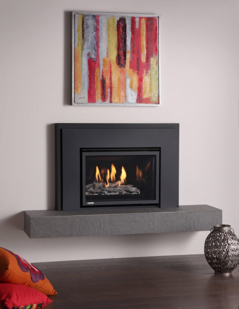 The Benefits of a Linear Fireplace Over a Traditional Fireplace