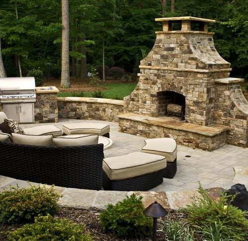 Outdoor-Arched-Front-Fireplace_firerock-building-material-fireplaces_dreifuss-fireplaces